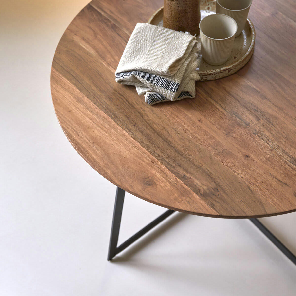TEMIS - Table basse en acacia massif
