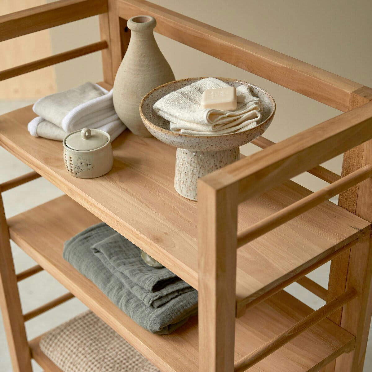 SERA - Etagère basse en teck massif