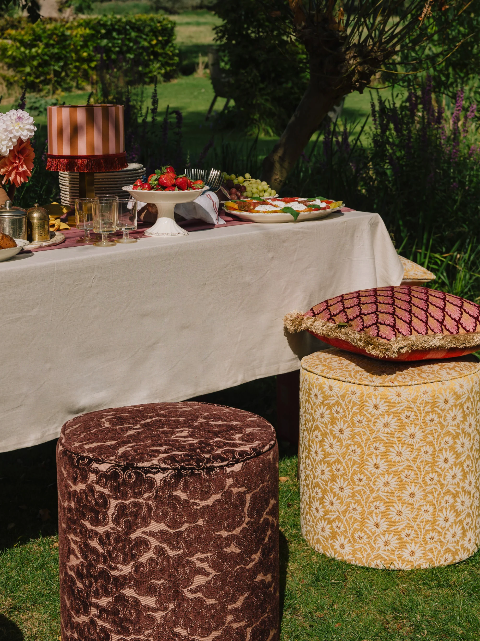 Handgefertigter Outdoor-Pouf Mako