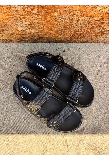 Zwarte sandalen met goudkleurige studs