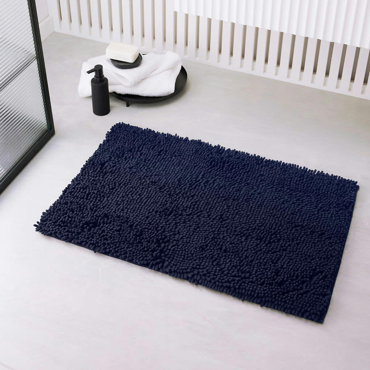 ESSENTIAL - Tapis de bain mèche uni en Polyester Bleu marine 50x80 cm