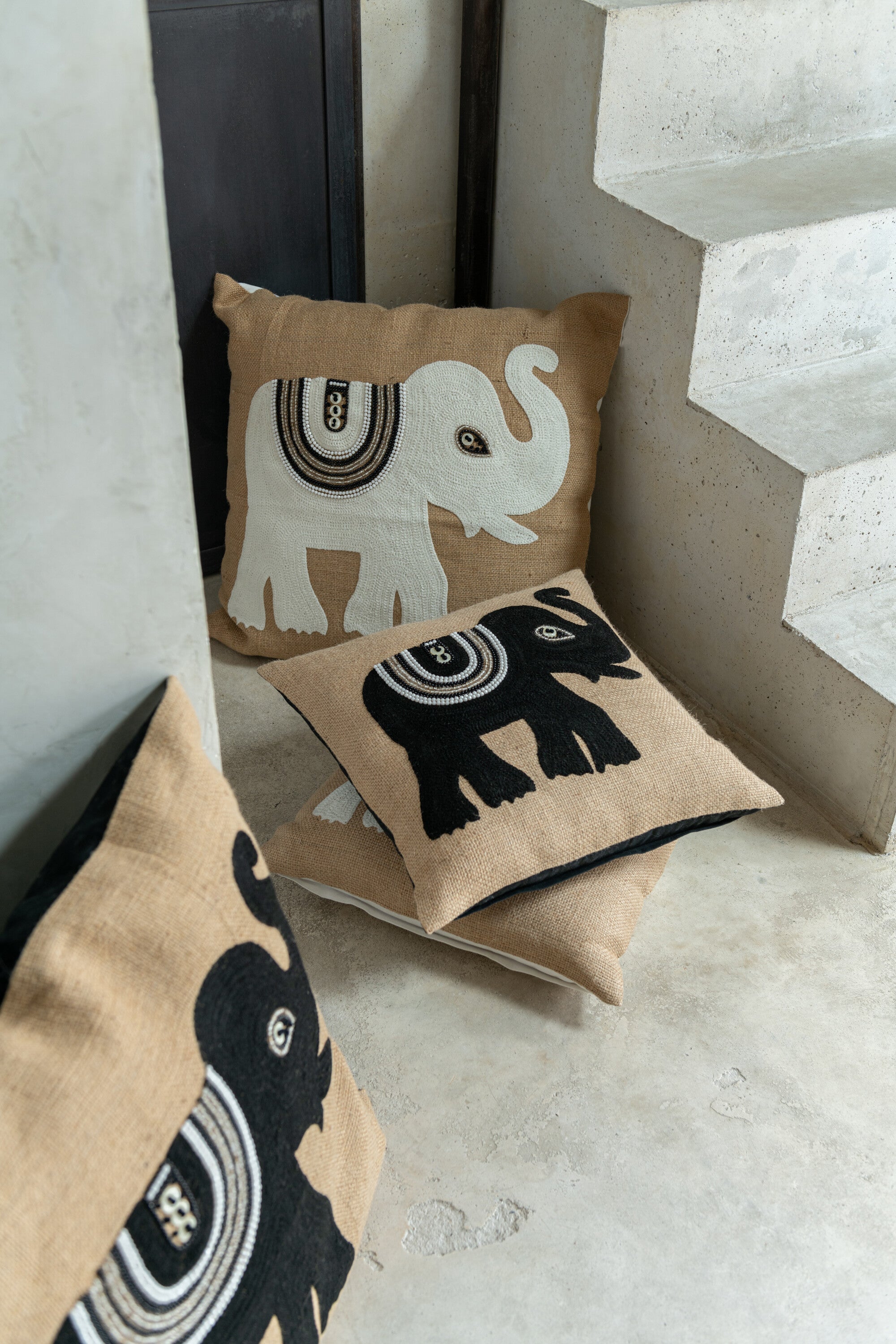 J-Line kussen Olifant - textiel - naturel/zwart - small