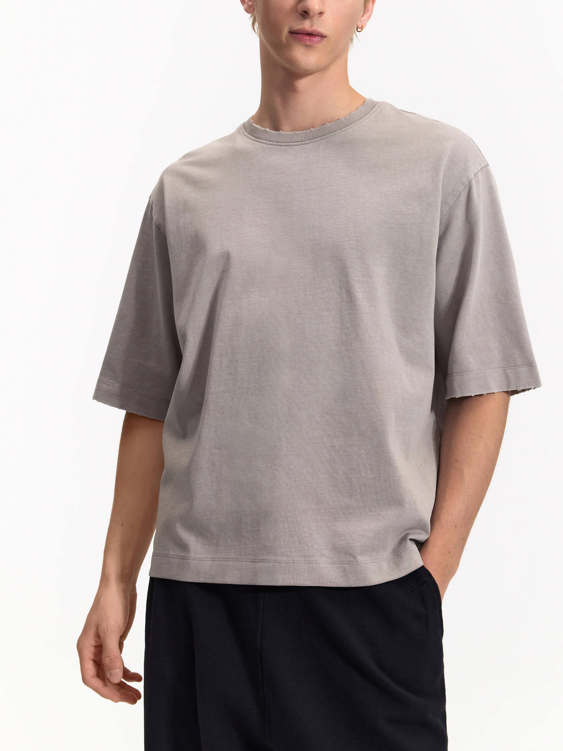 T-shirt cropped boxy z efektem sprania