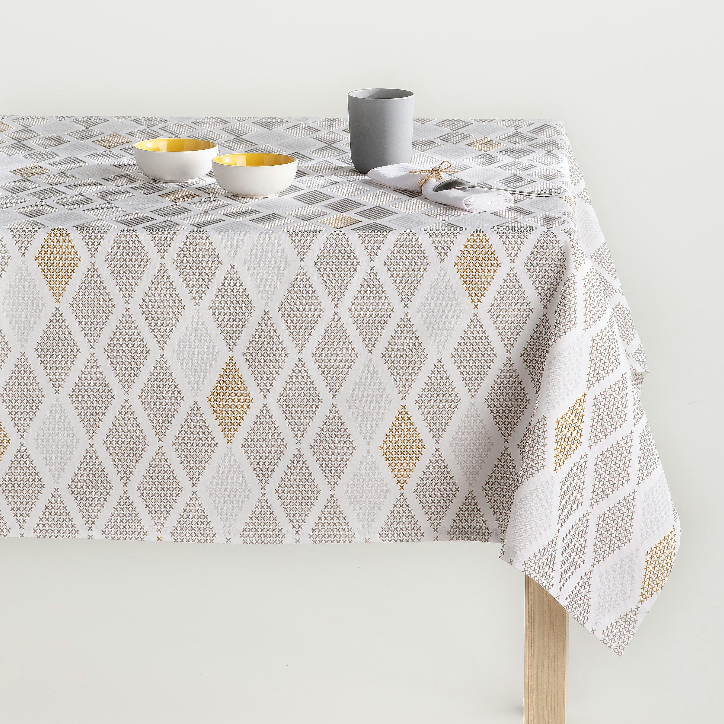 CROSS BEIGE - Nappe en coton biologique antitâche beige géométrique 140x140 cm