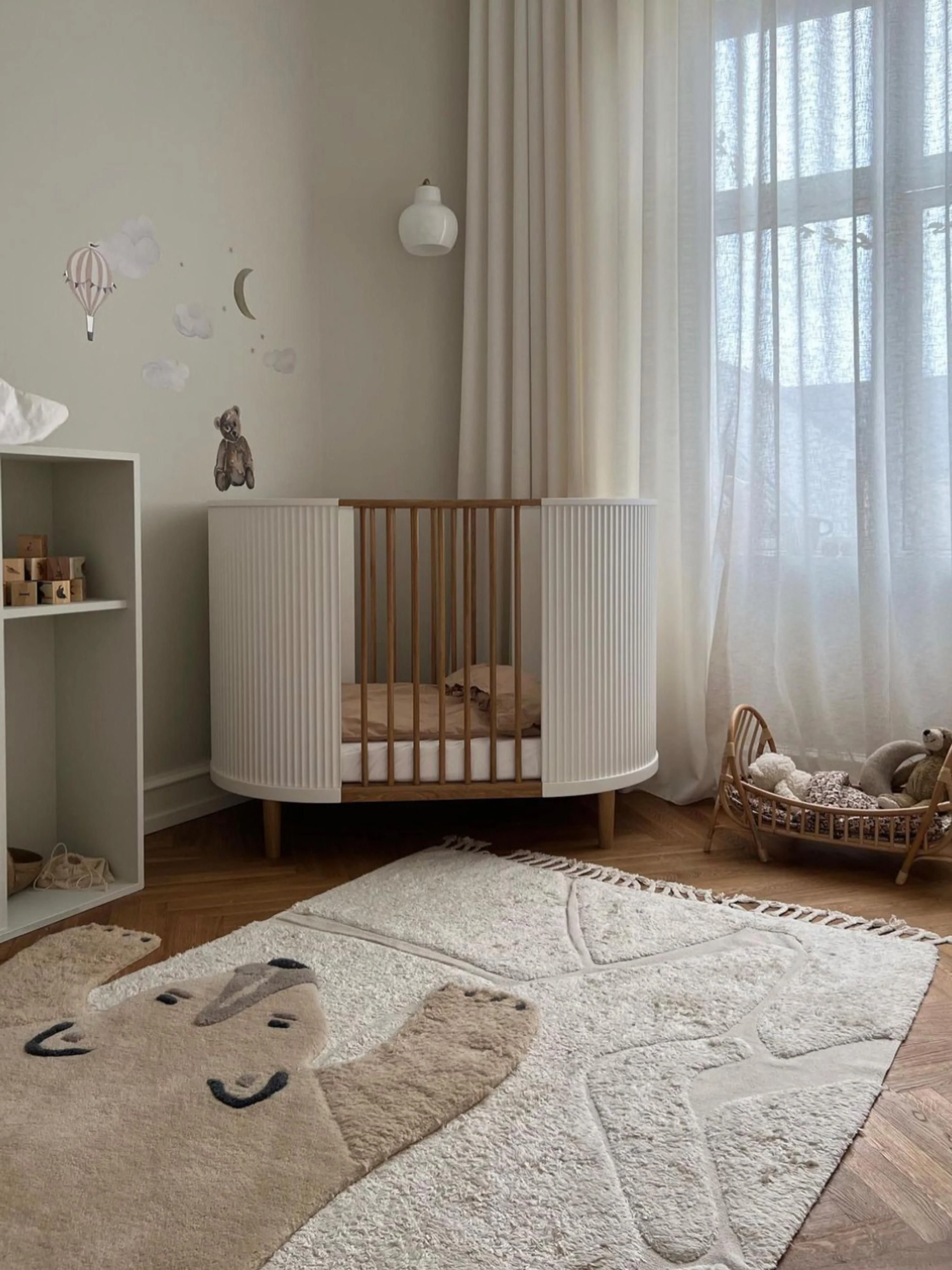 Höhenverstellbares Babybett Kai, handgefertigt, 70 x 120 cm