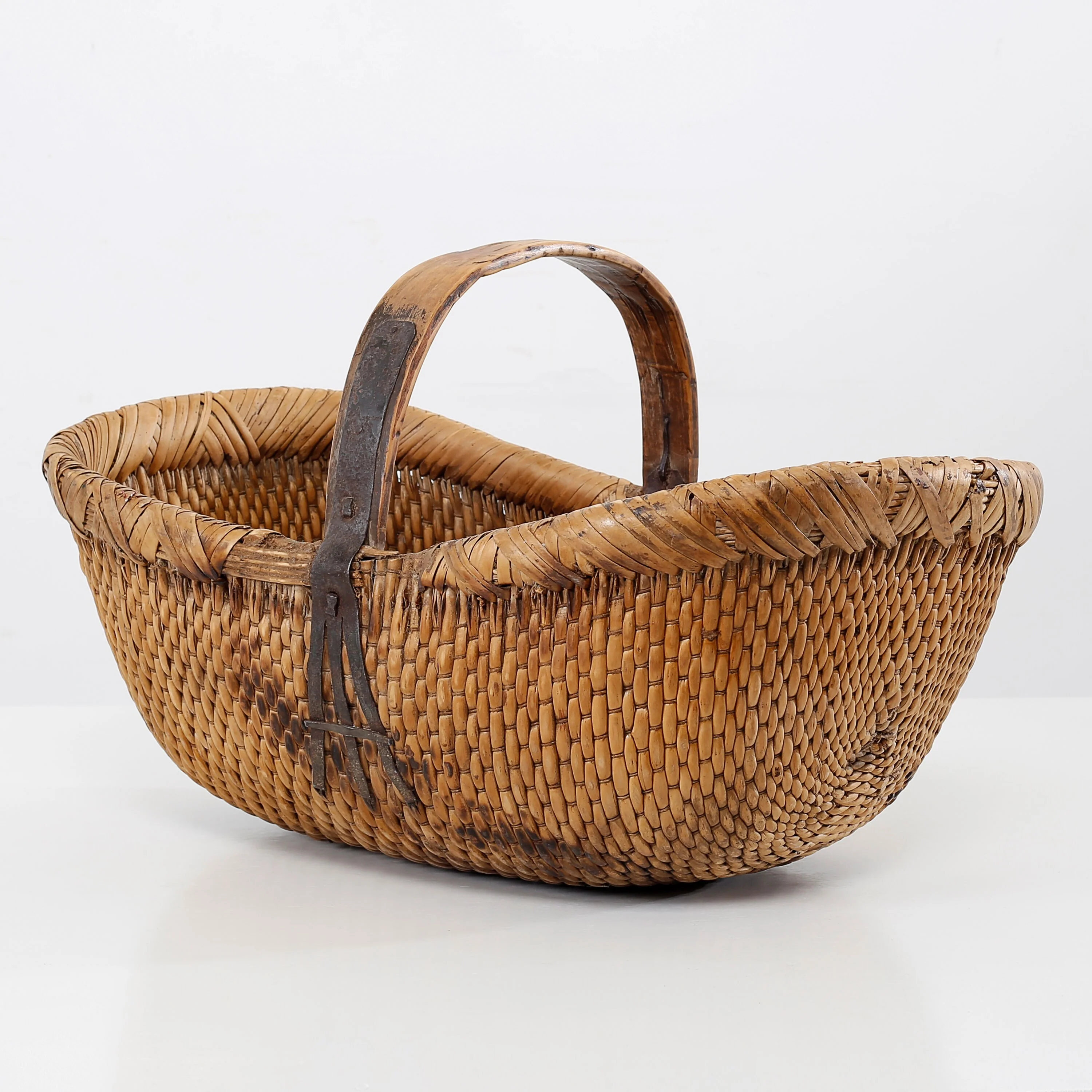 Artissance 26 Vintage Willow Basket (Size & Color Vary)
