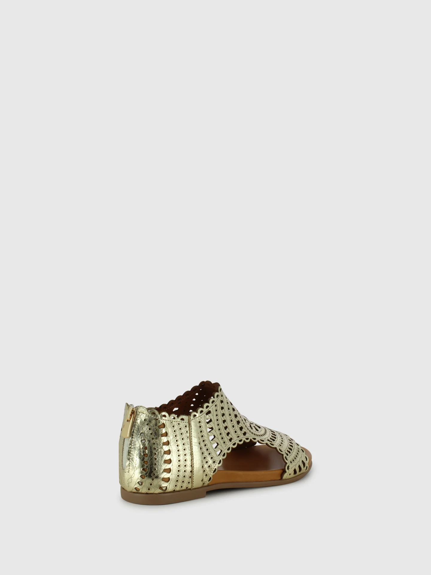 Sandálias com Fecho em Dourado