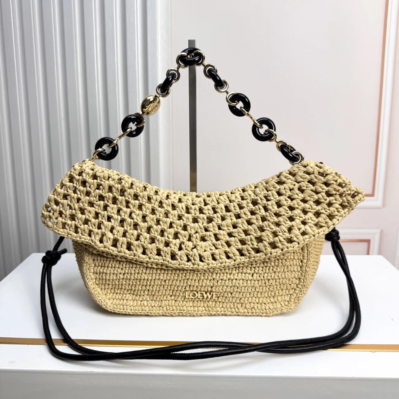Loewe Medium Ola bag in raffia (7A regular version)