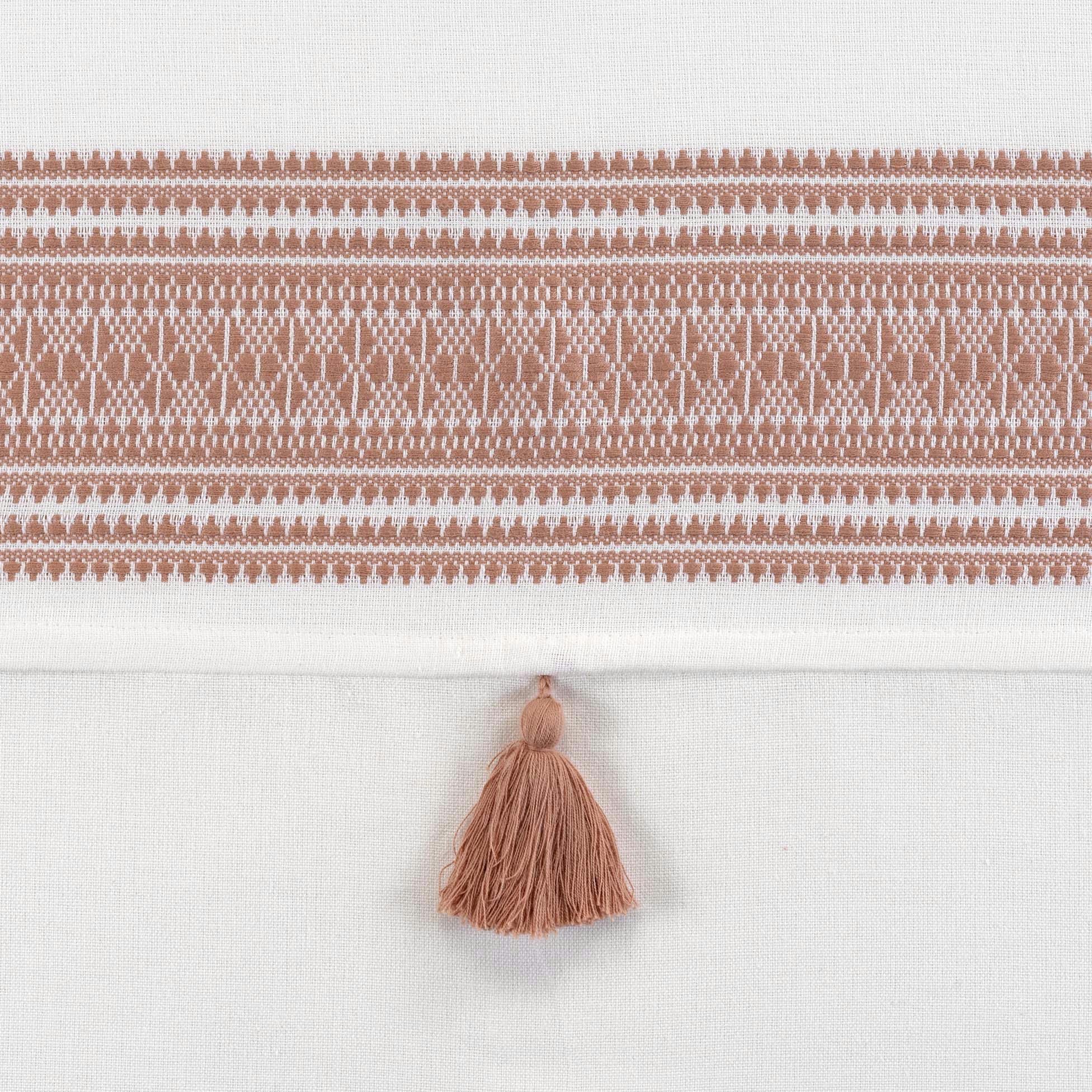 - Rideau brodé à pompons amaya coton rose 240 x 140