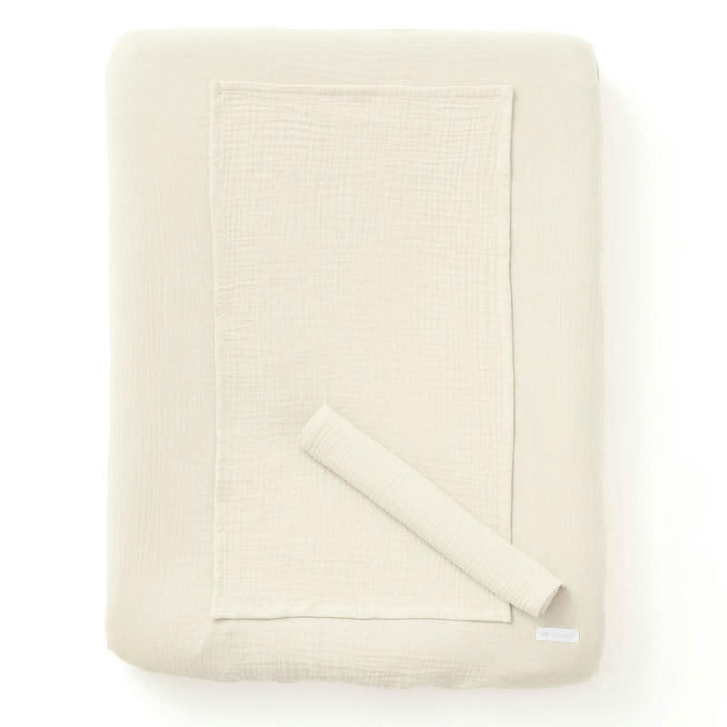 - Housse de matelas à  langer + 2 langes ecru