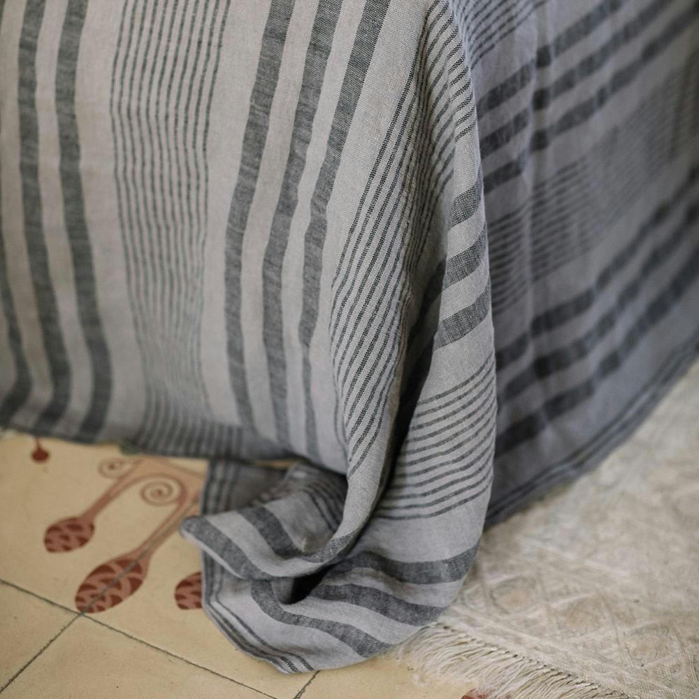 BEGUR - Jeté de  Lin pur lavé Stripes Gris Noir 250x230