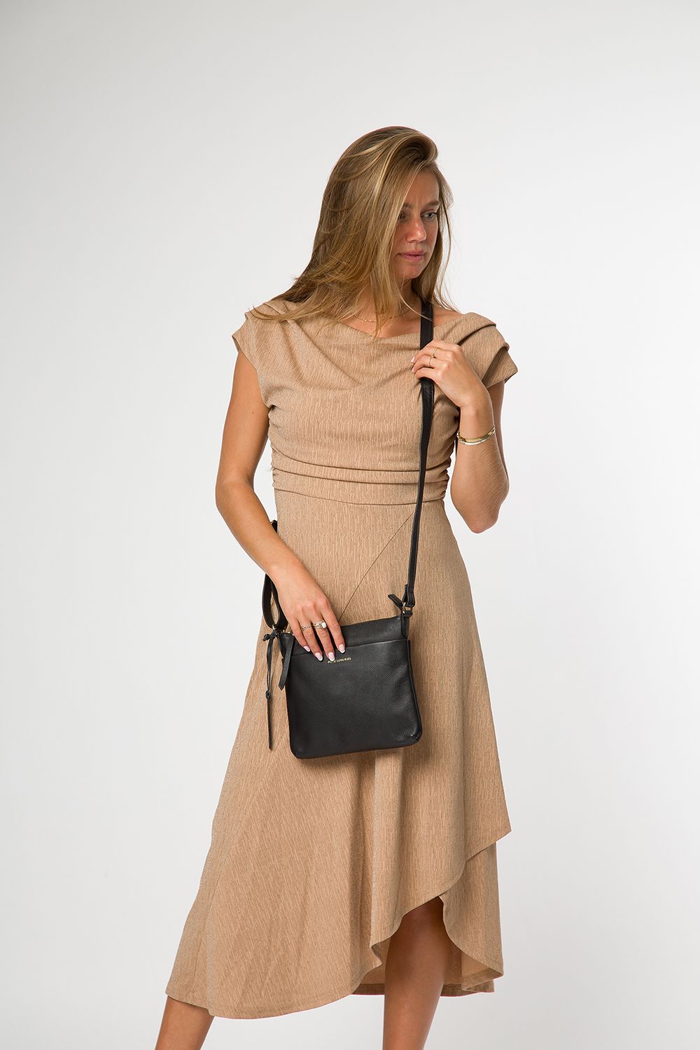 Pure Luxuries London Alderley' Leather Cross Body Bag