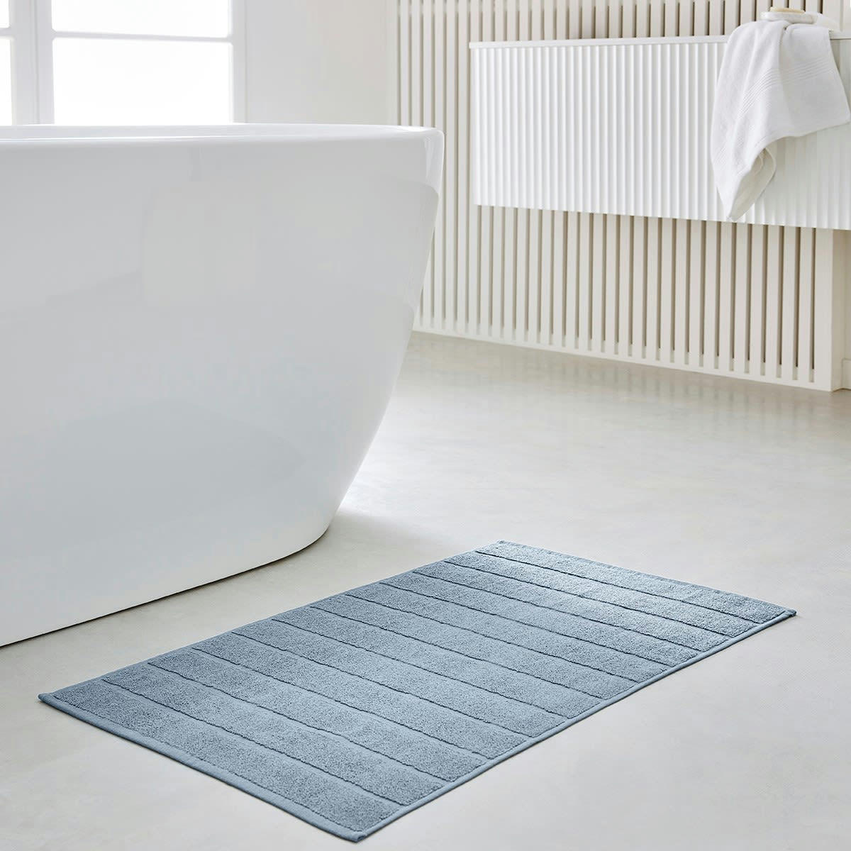 ESSENTIAL - Tapis de bain uni en Coton Bleu ardoise 50x80 cm