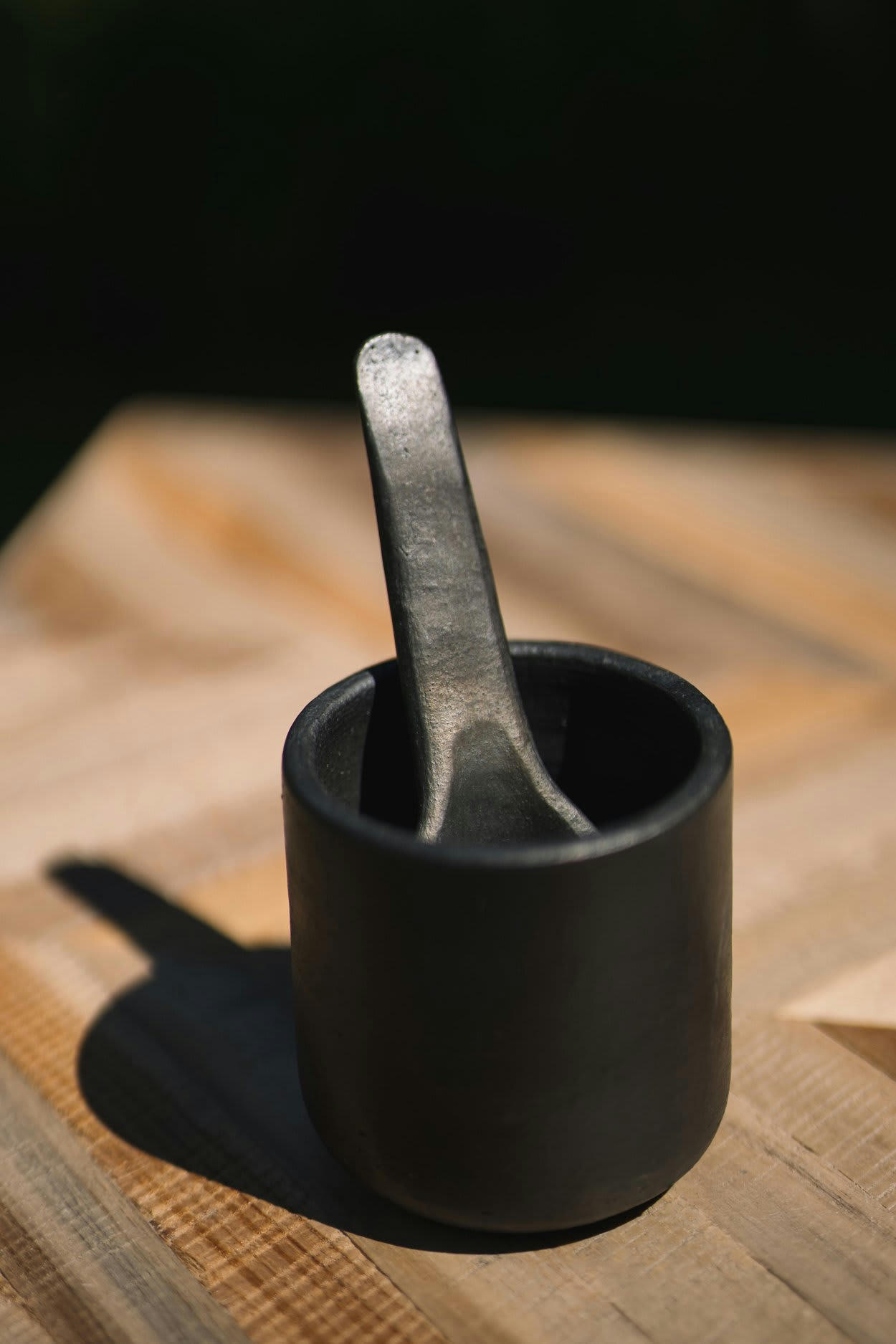 BURNED - Cuillère à tapas en terre cuite noir