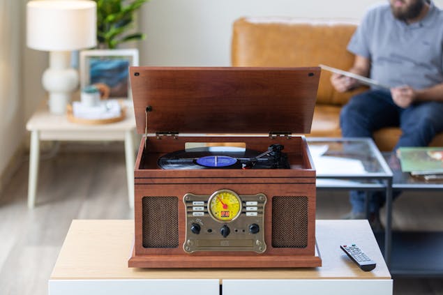 Vinyl, Turntable, Wireless Streaming CD Player in 1 Retro Music Centre