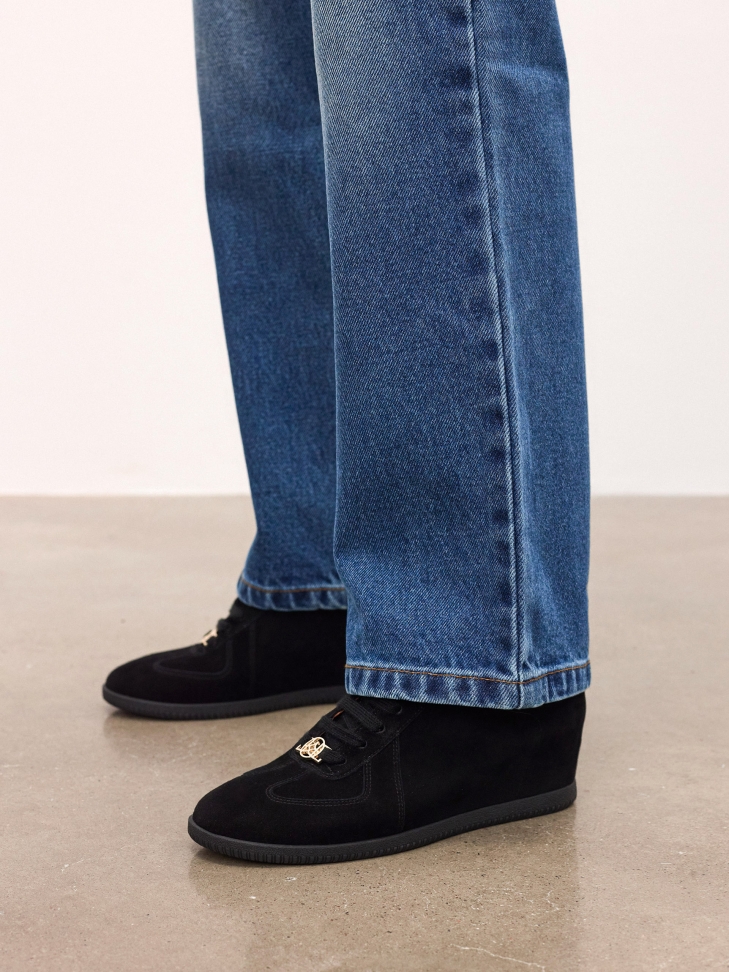 Black sneakers on a hidden anchor