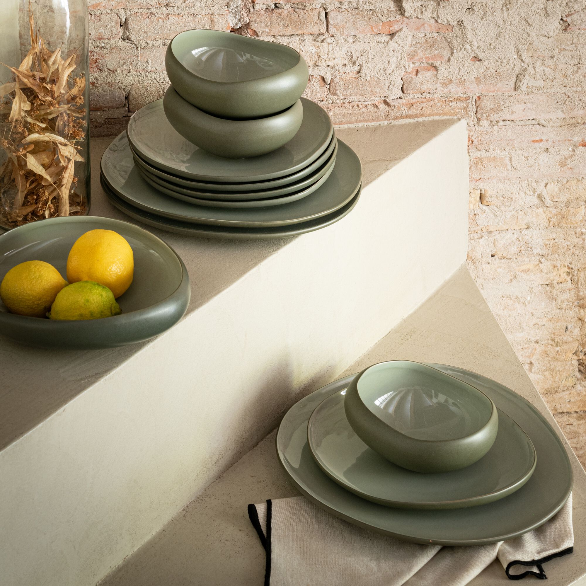 KYMA - Service de vaisselle en grès - vert olivier