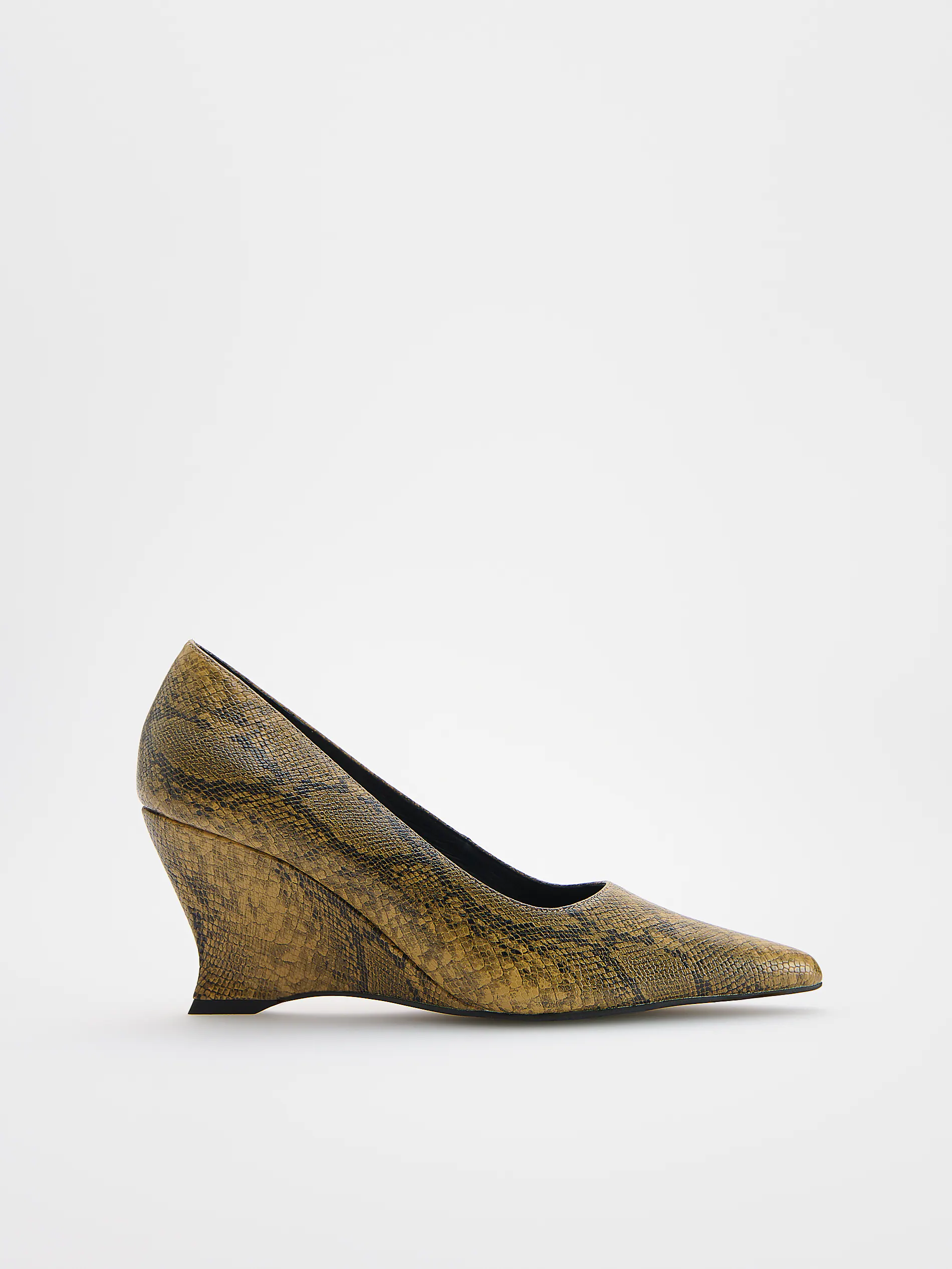 Buty na koturnie ze zwierzęcym wzorem