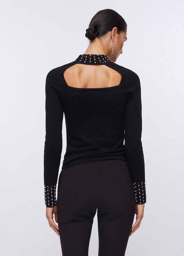 Maglia con cut-out e ricami gioiello