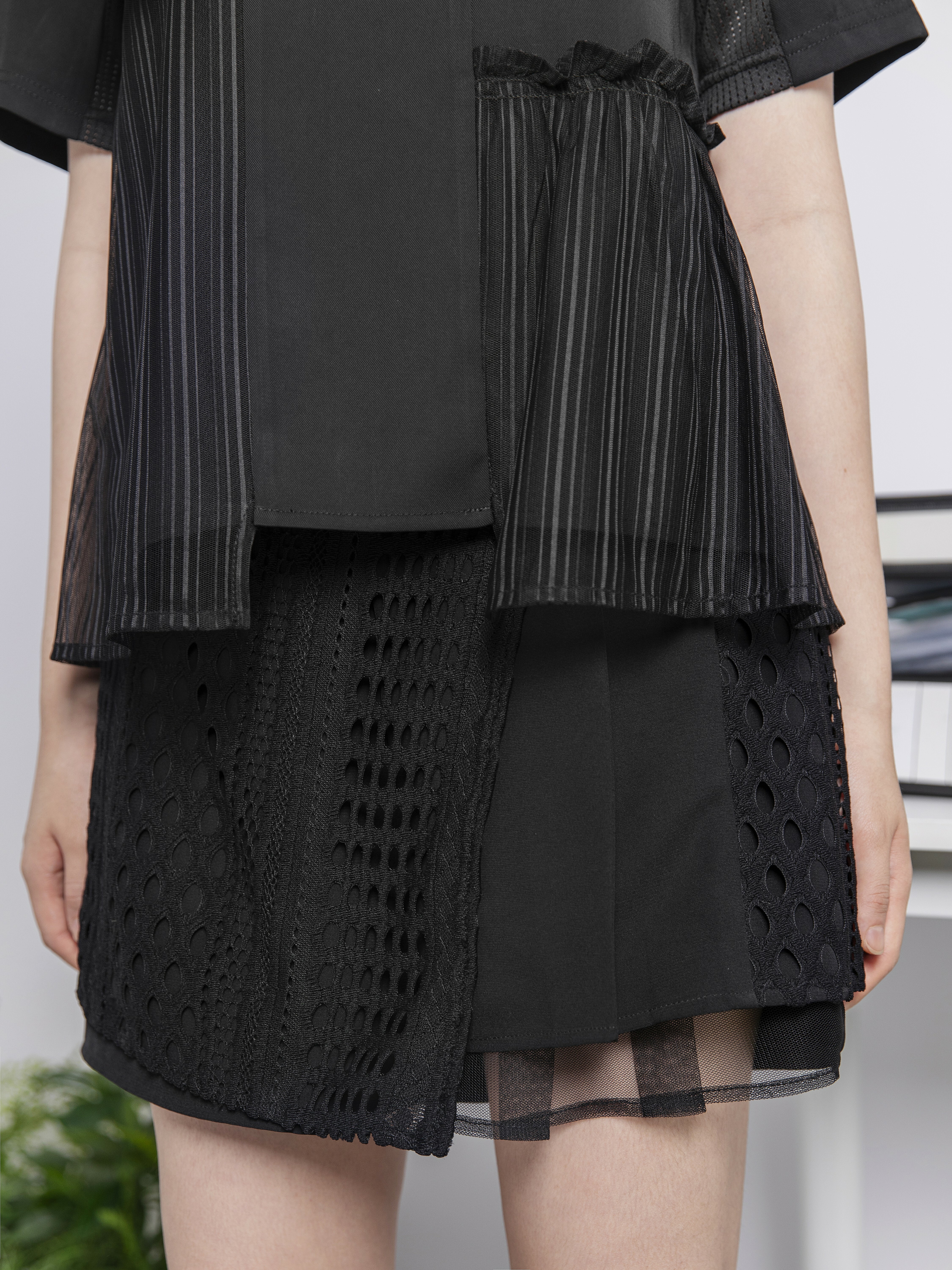 Patchwork Pleated Mesh Short - 25SDB105W