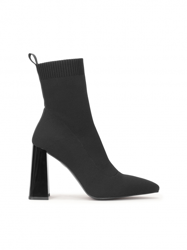 Elastic heeled boots