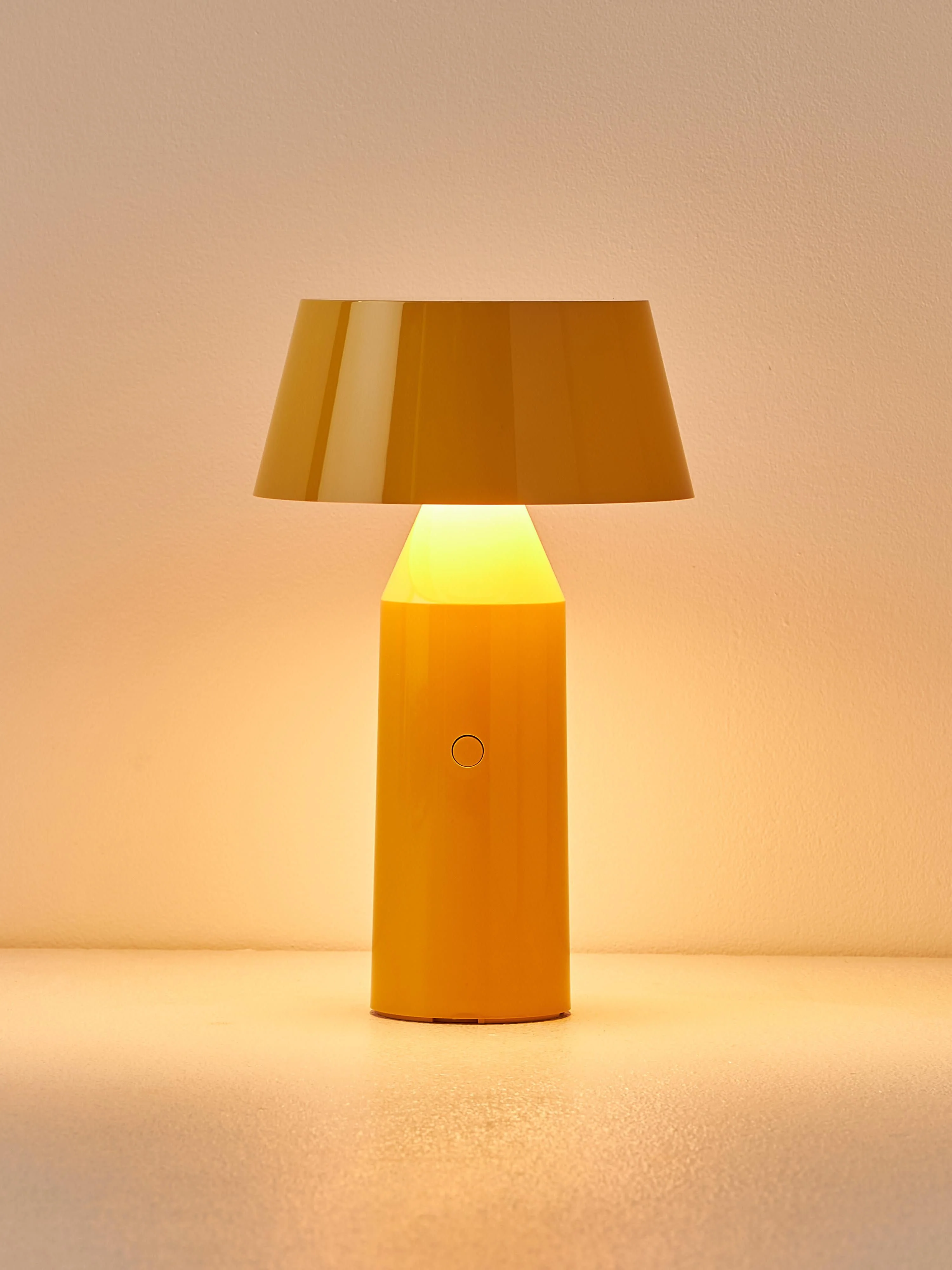 Mobile LED-Tischlampe Bicoca mit verstellbarem Lampenschirm, dimmbar