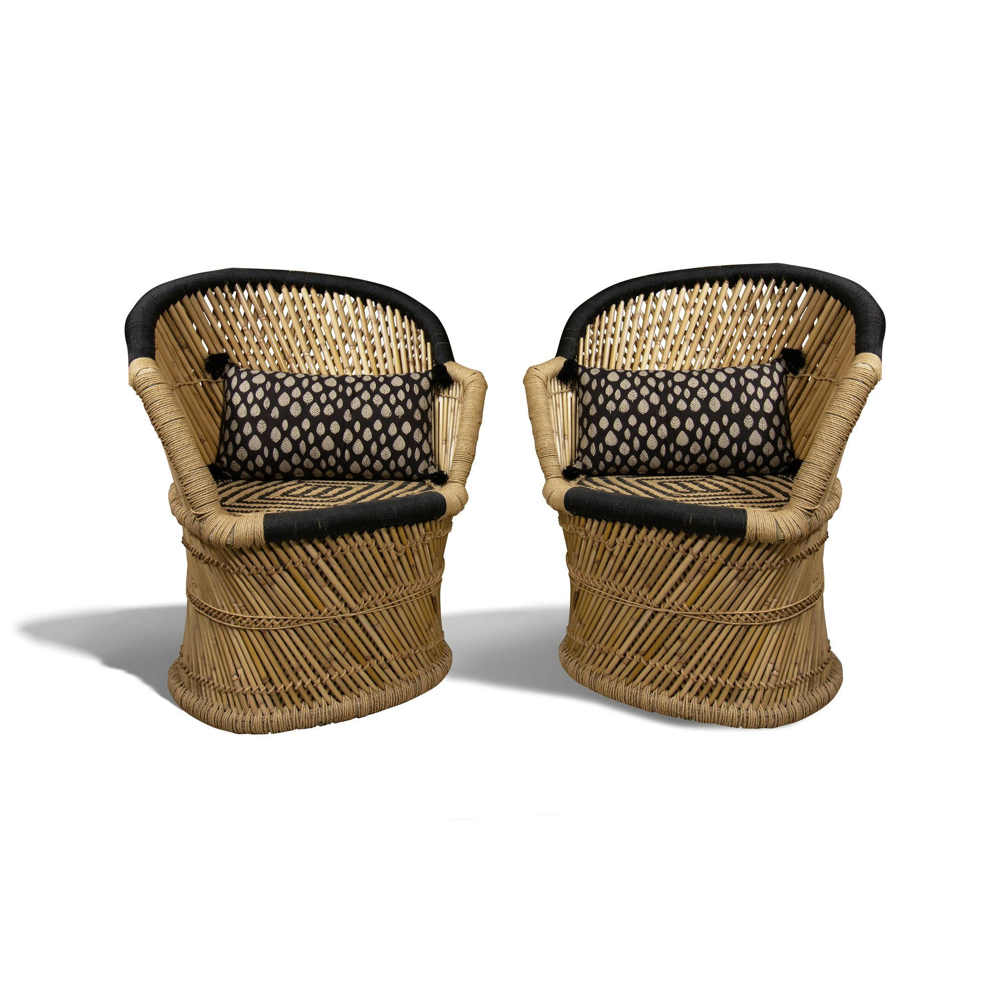 ZAMZEBE - Lot de 2 fauteuils en bambou naturel et noir avec deux coussins noirs