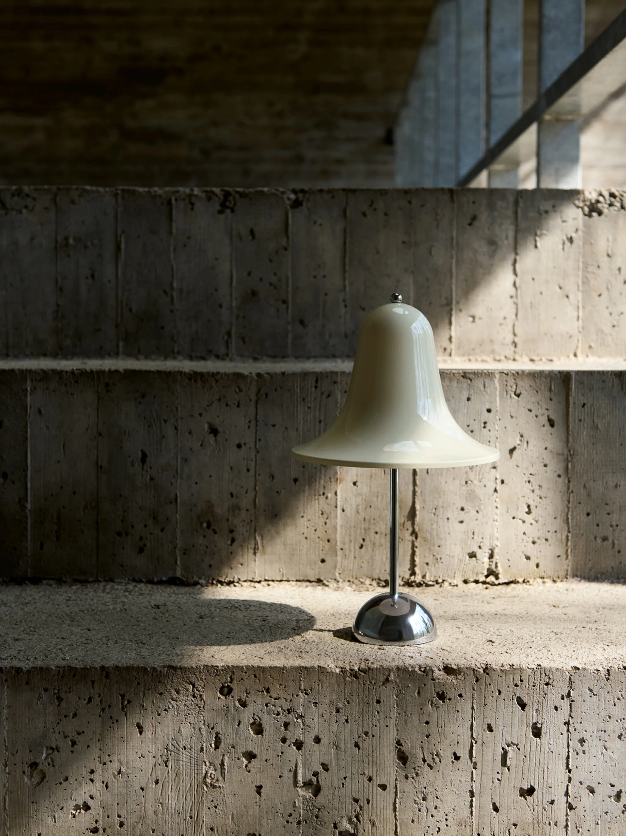 Kleine mobile LED-Tischlampe Pantop, dimmbar, Design Verner Panton