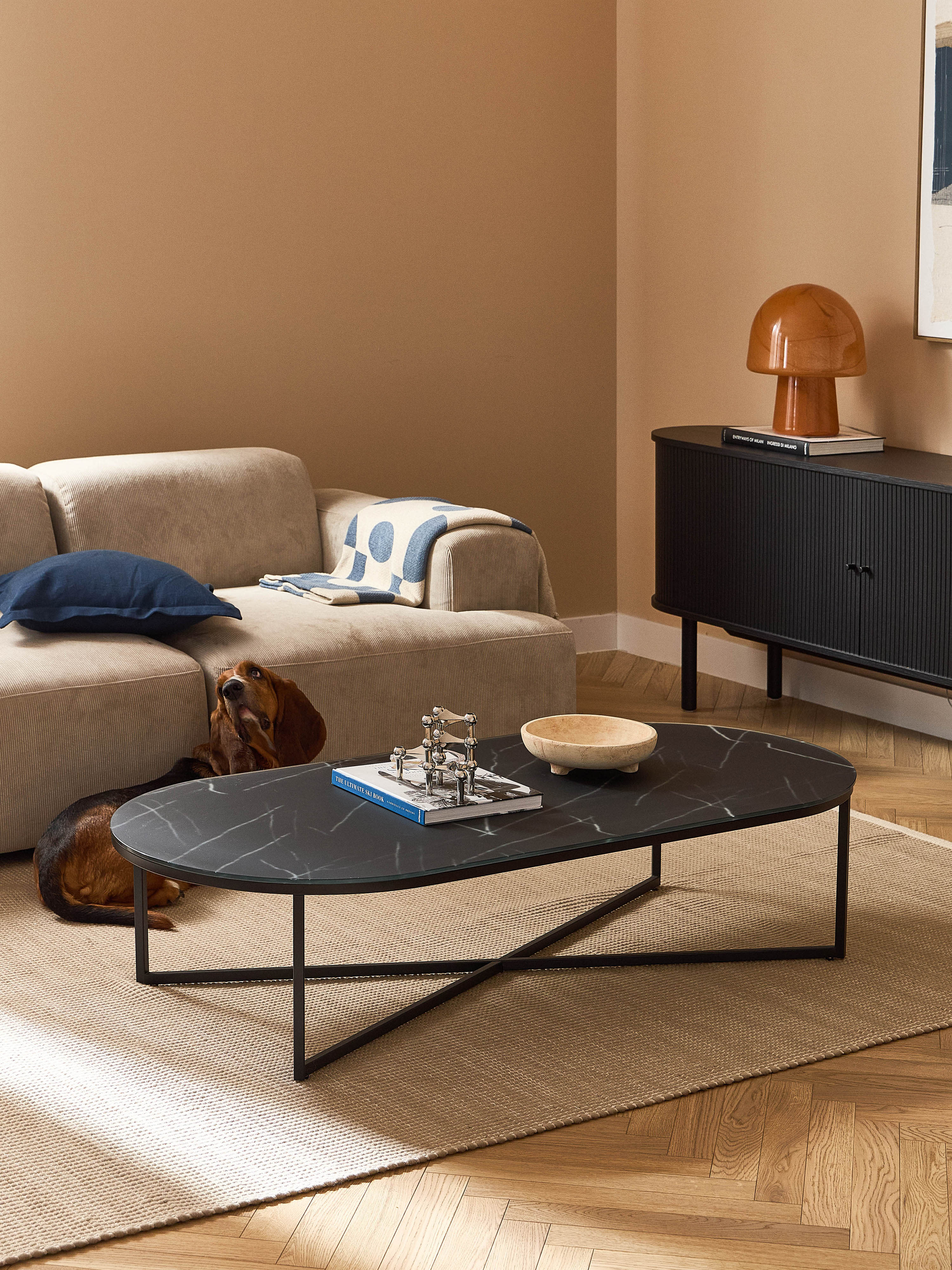 Ovaler Couchtisch Antigua mit Glasplatte in Marmor-Optik