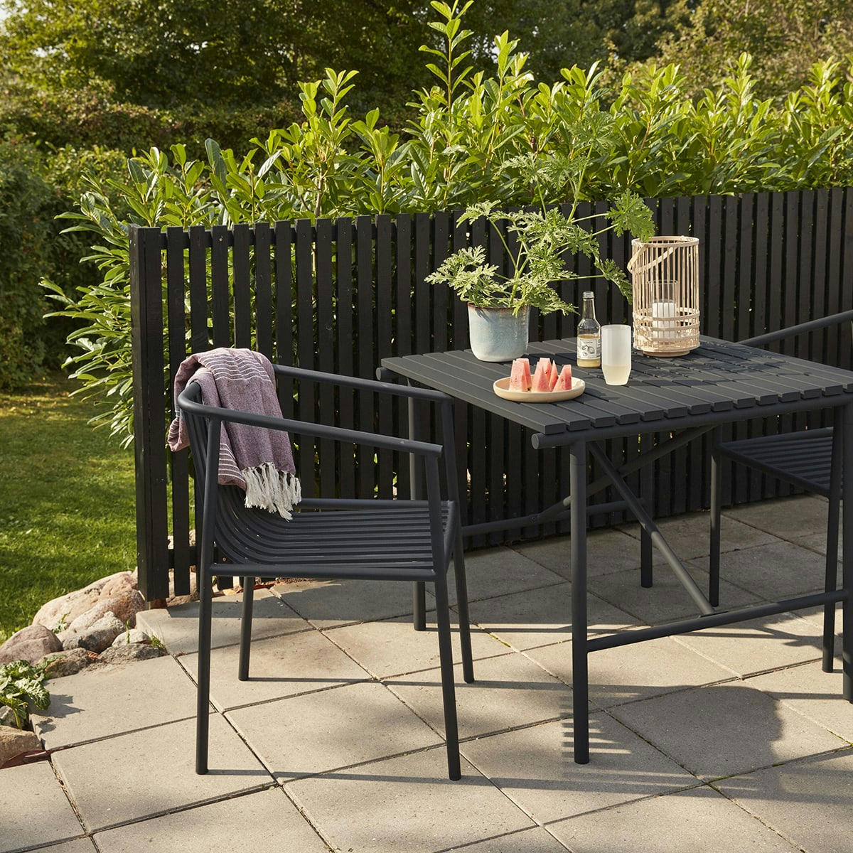 VILLA - Table en acier inoxydable noir