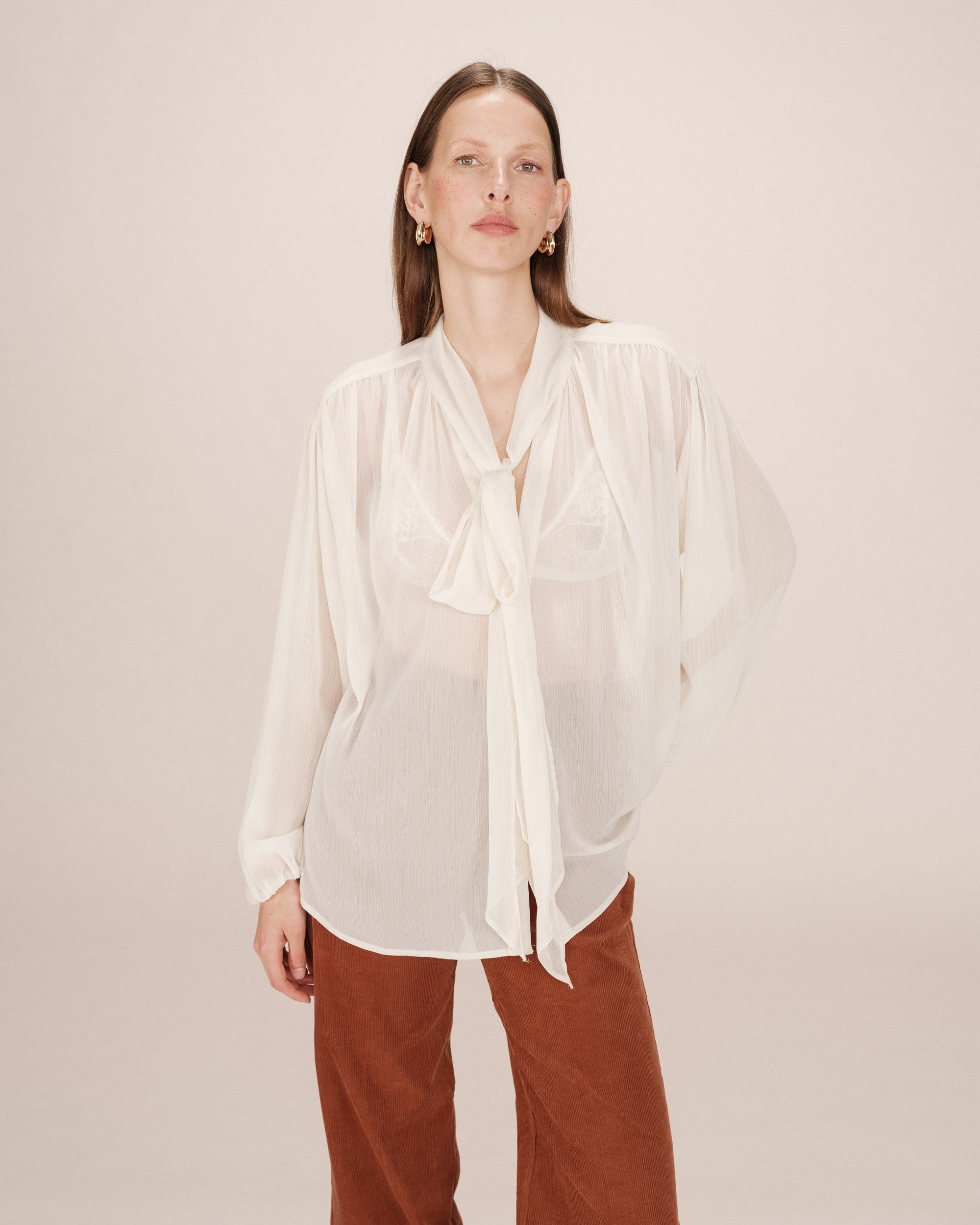 Blouse col lavallière ecru Splendide