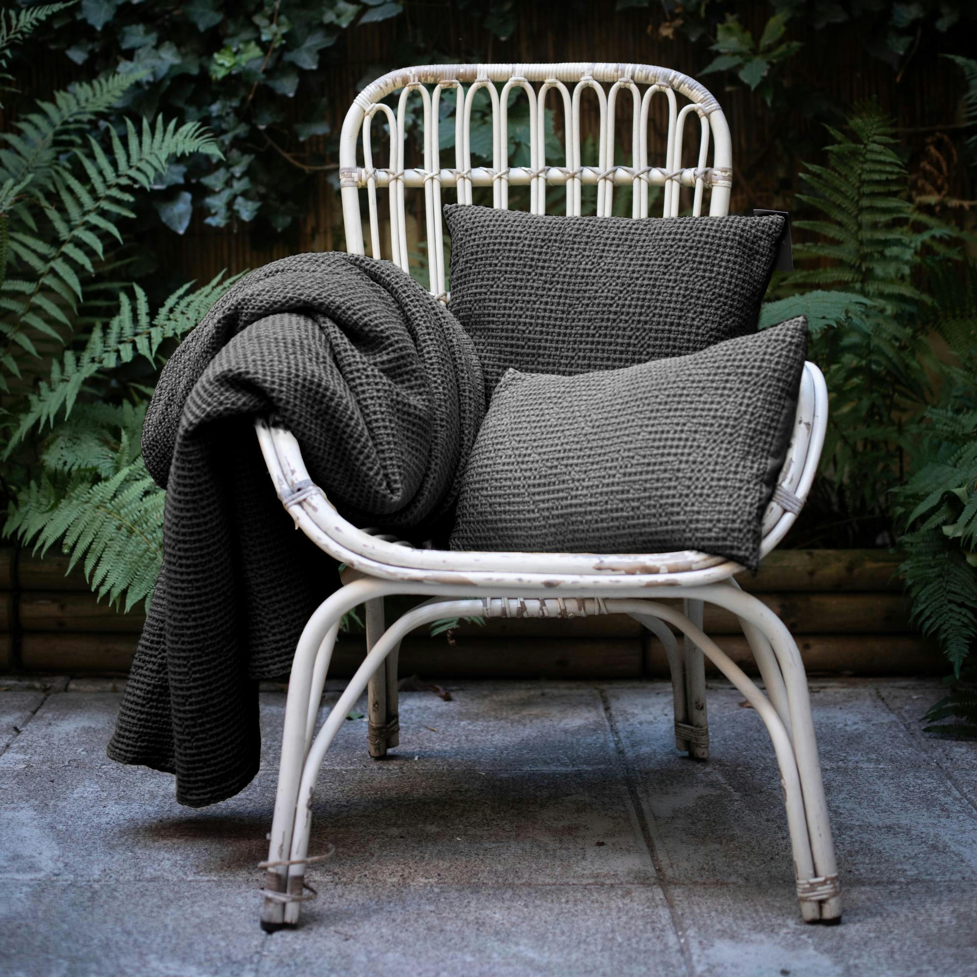 MAIA - Coussin  en coton tourterelle 45 x 45