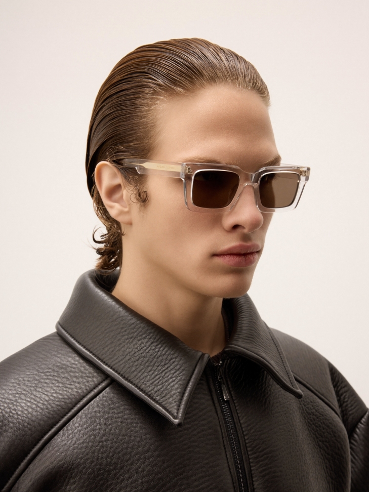 Transparent men's glasses with anti-reflective coating