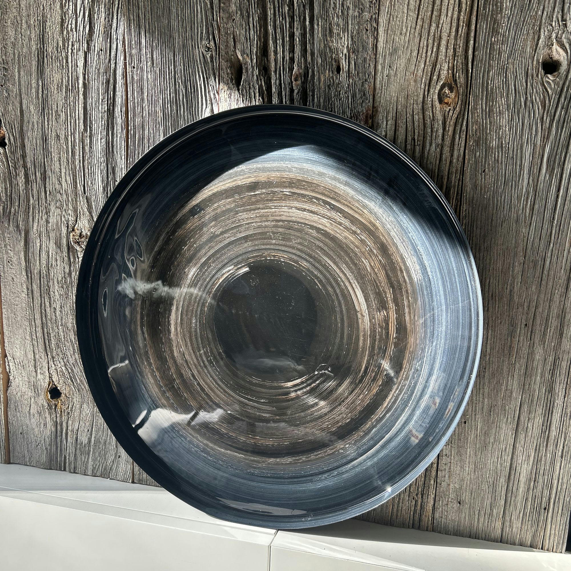 CIRI - Plateau rond en métal émaillé marron et bleu Ø48cm