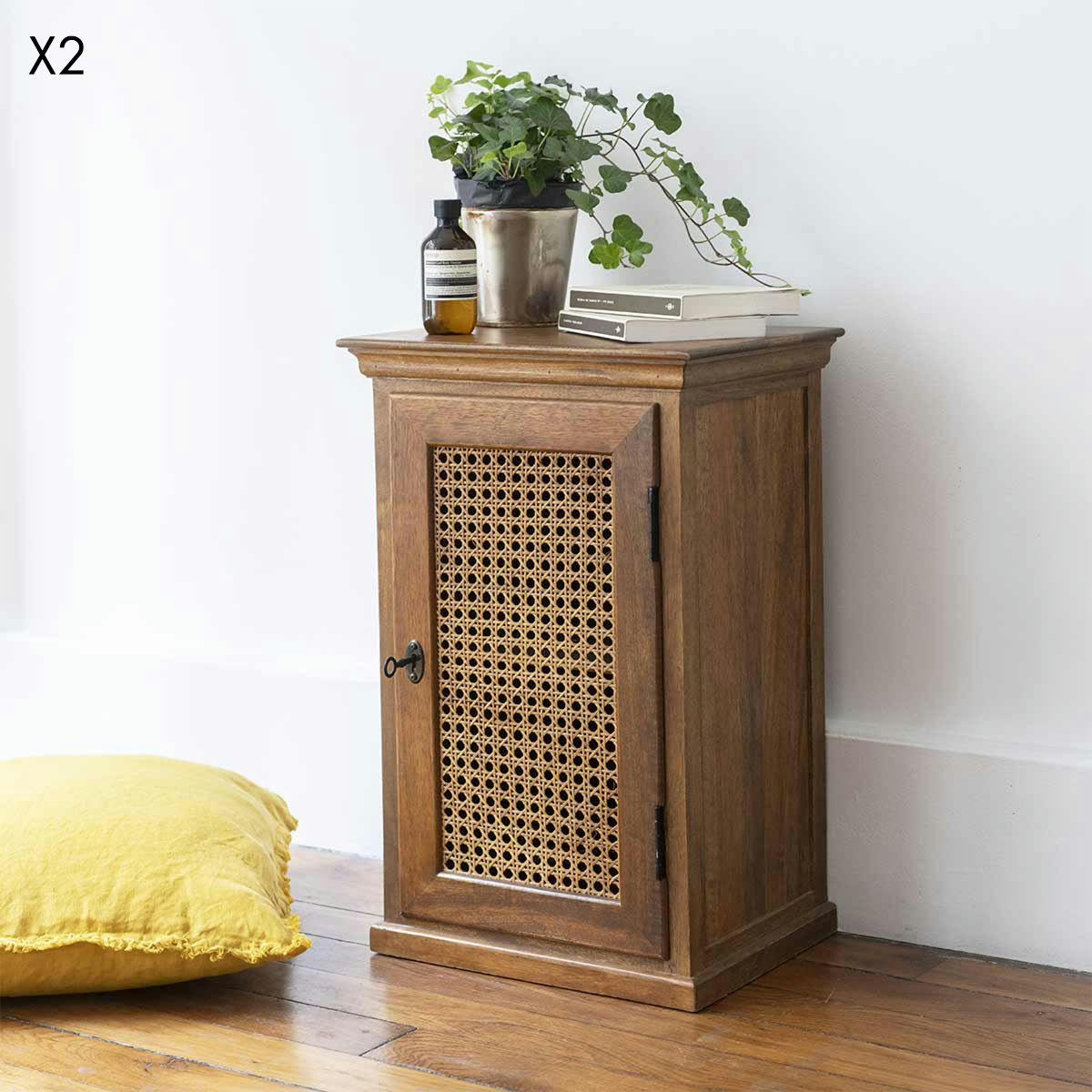 - Lot de 2 tables de chevet cannage