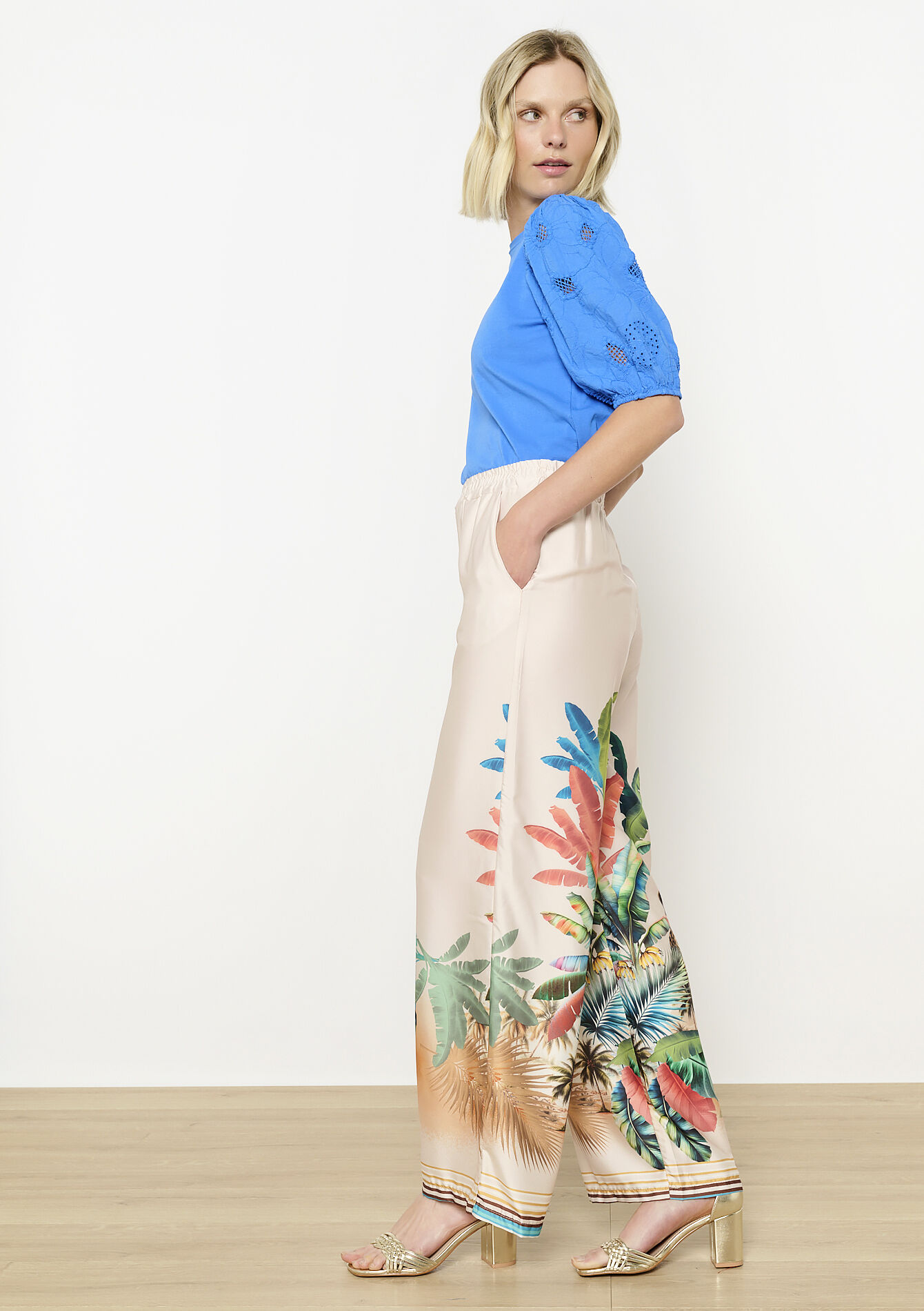 Soepele broek met botanische print