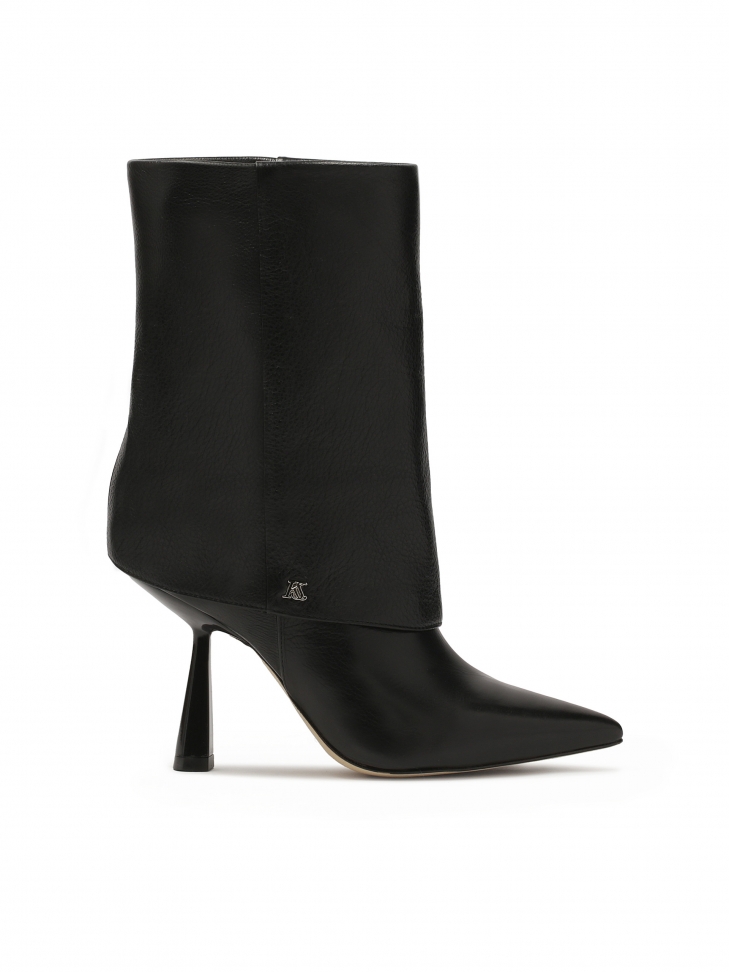 Black boots with turned-up upper