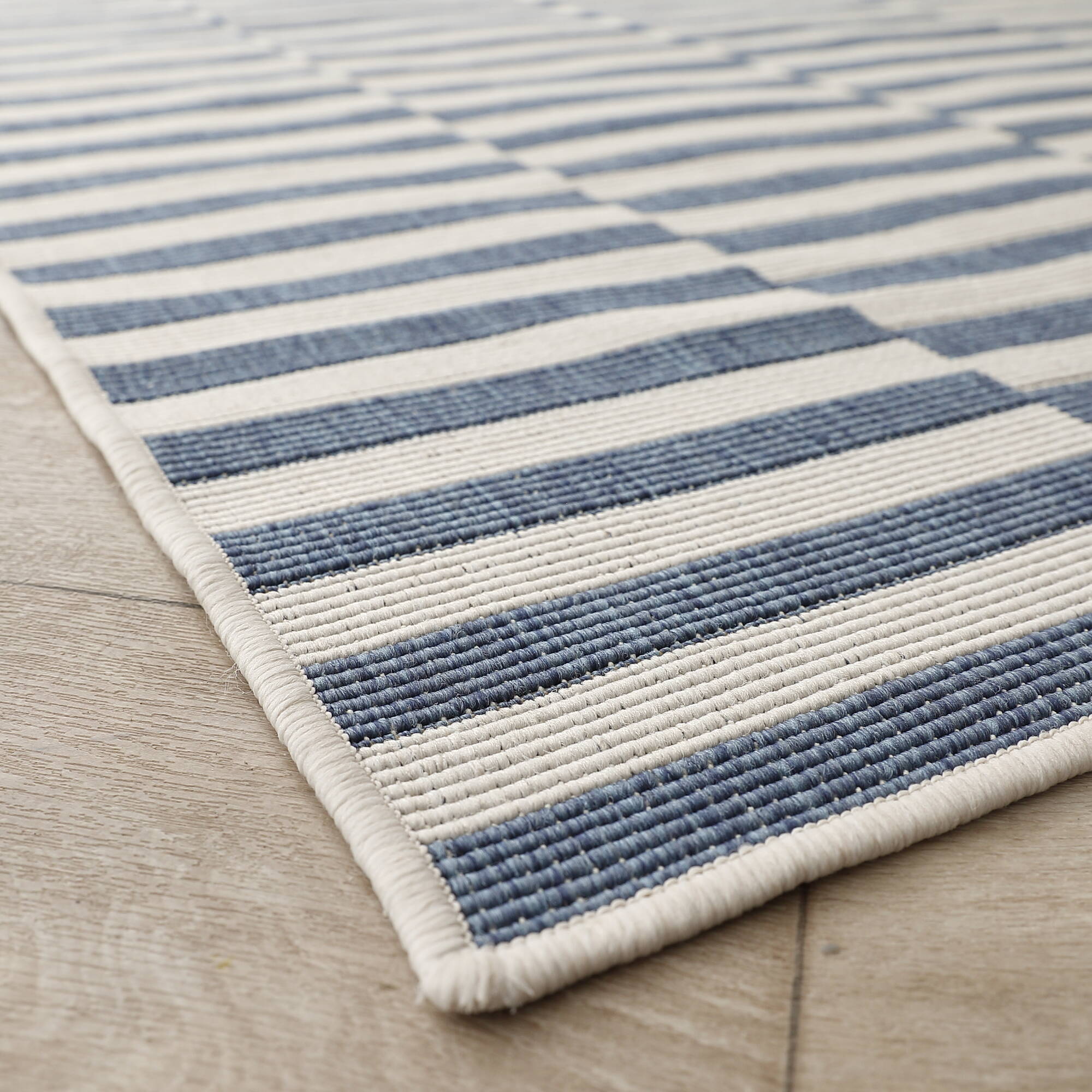 Tapis rectangulaire à rayures