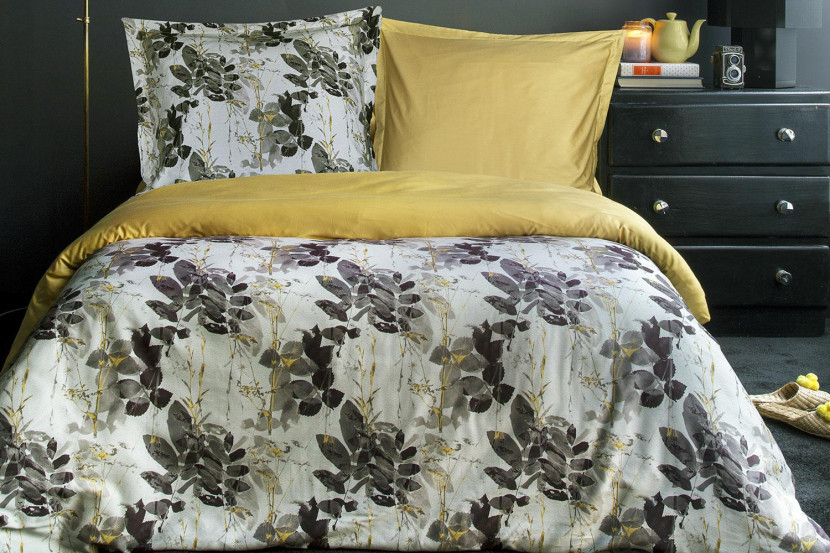 Pościel satynowa 160x200 Olivia w pudełku liście szara Luxury Premium