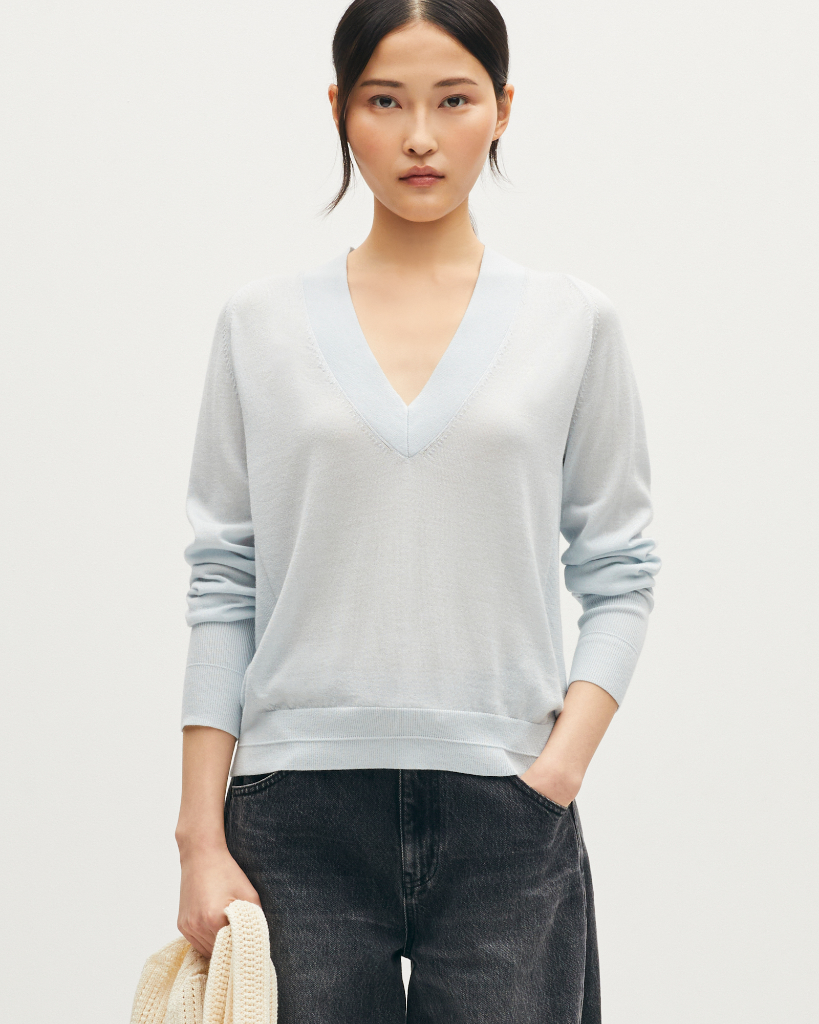 Pull col V en laine mérinos et soie