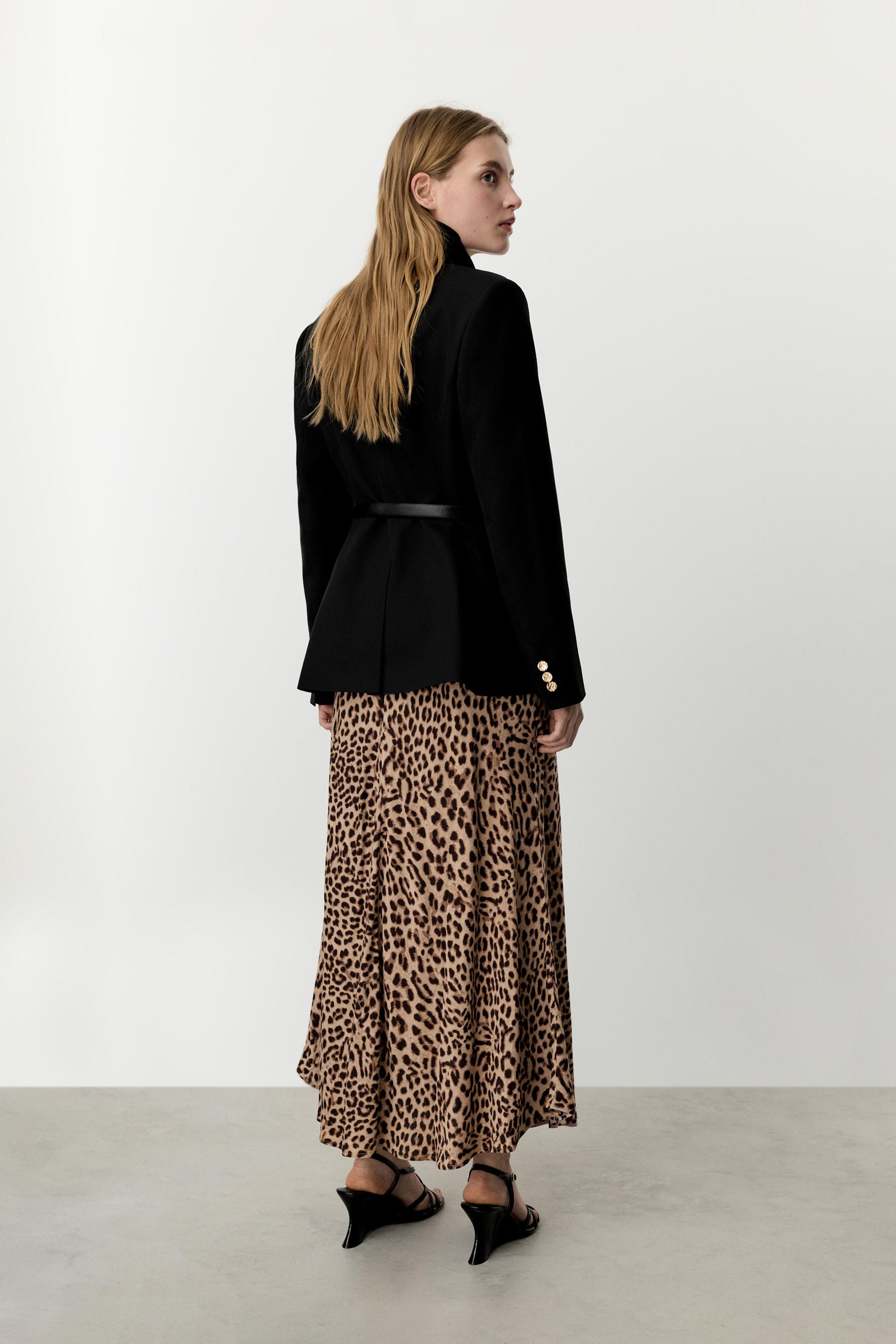 Falda midi