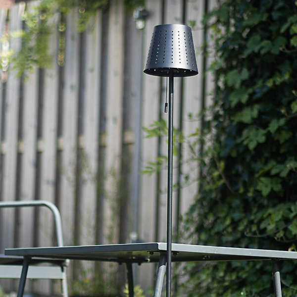 Lampadaire d'extérieur noir avec LED à intensité variable sur 3 niveaux sur énergie solaire - Ferre