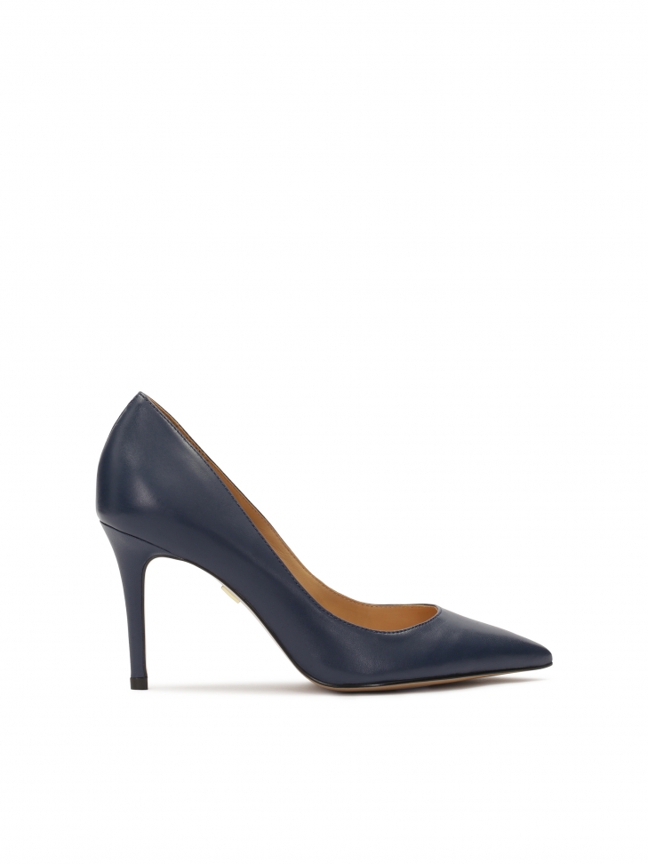 Navy blue pointed-toe pumps