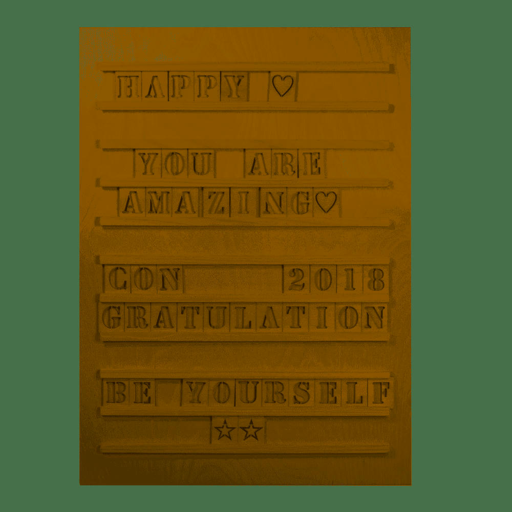 LETTERBOARD - Tableau à lettres en bois 30x42cm + 96 lettres