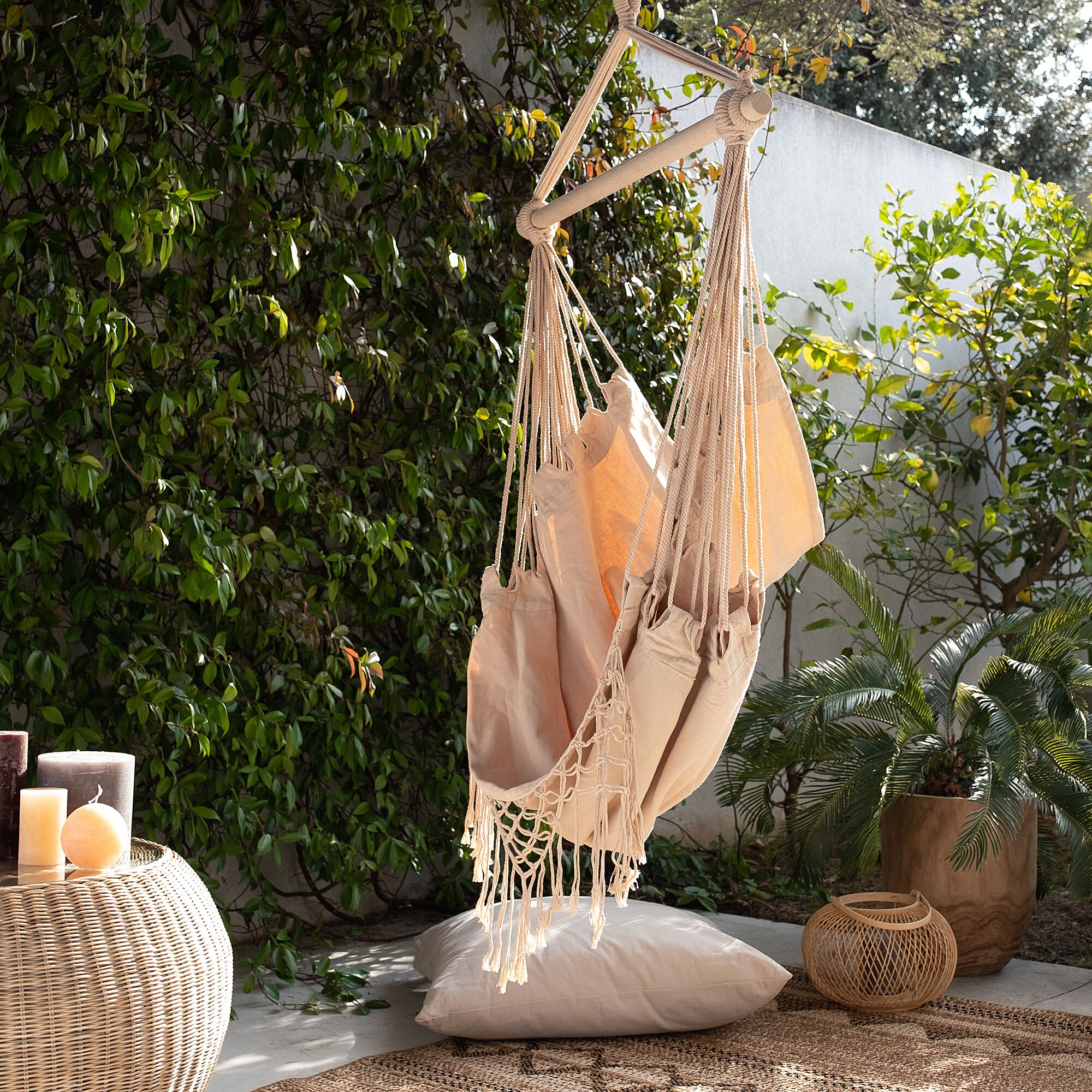 LAMIA - Fauteuil suspendu en polycoton - beige nèfle