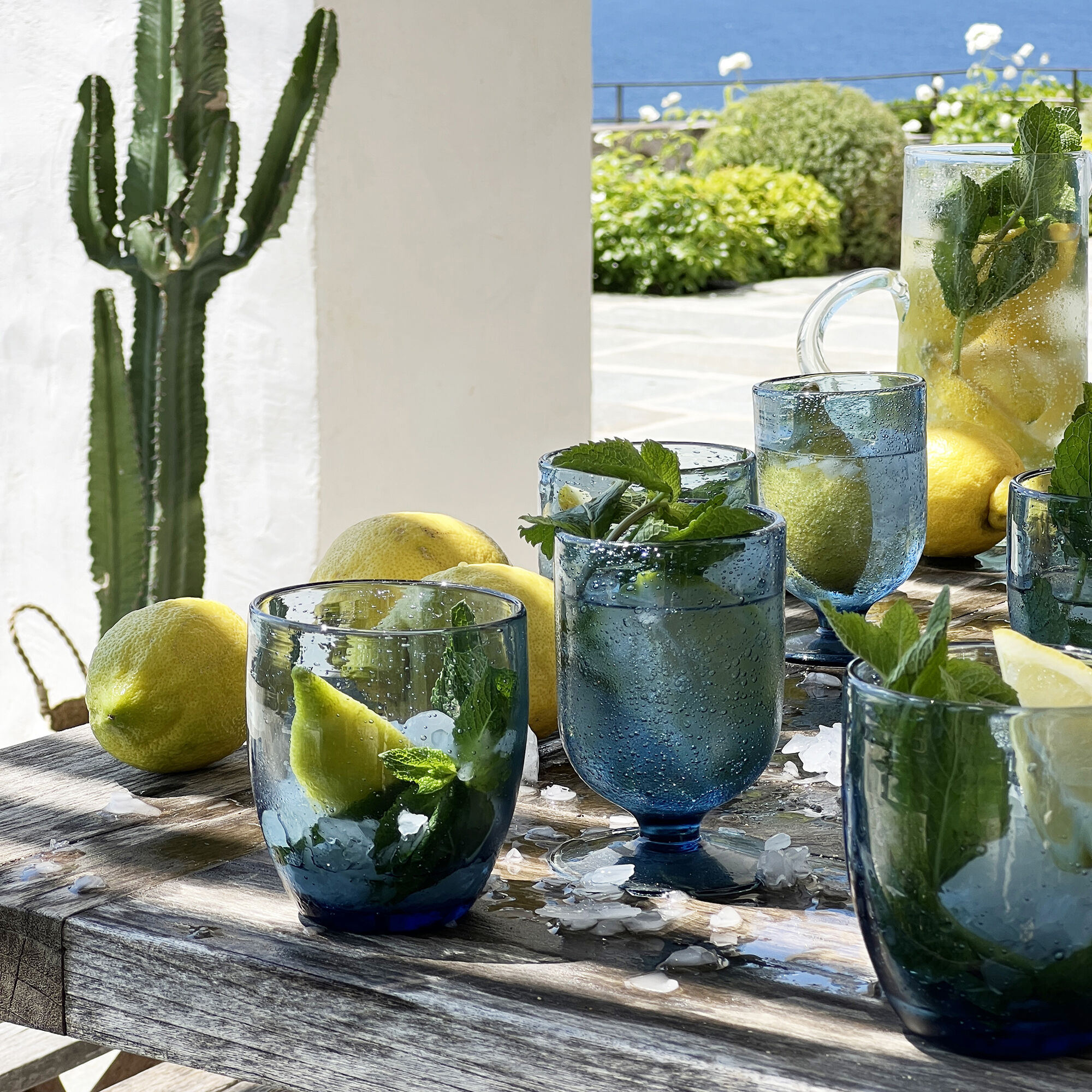 GOULADO - Verre à pied en verre bullé 25cl - bleu
