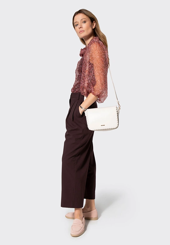 Damska crossbody z obszytą klapą kremowa