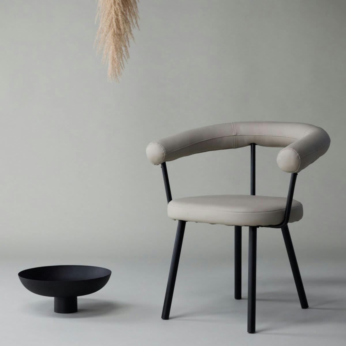 ILYES - Lot de 2 chaises contemporaines en simili beige