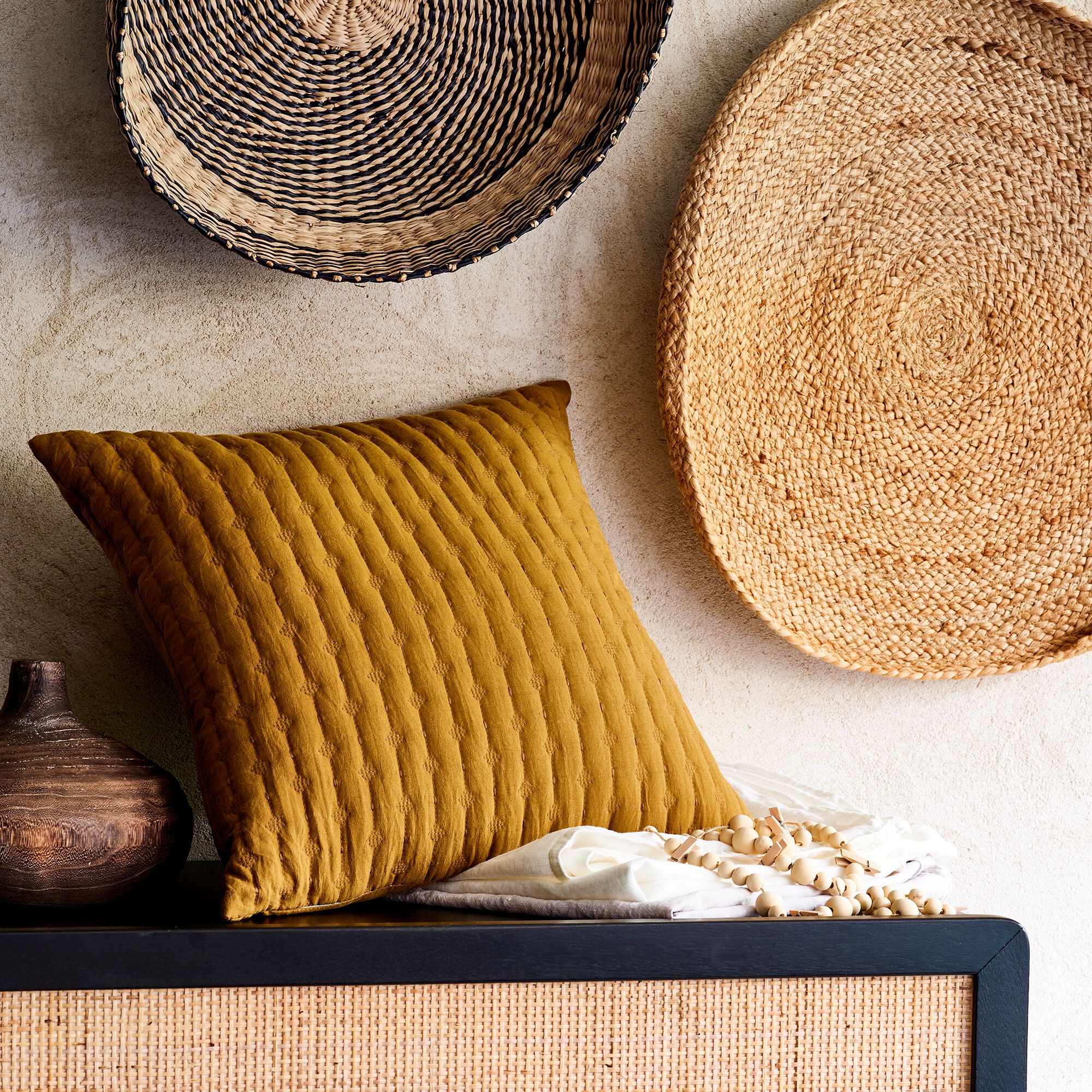 BENITO - Coussin en tissu surpiqué 45x45cm - jaune alep