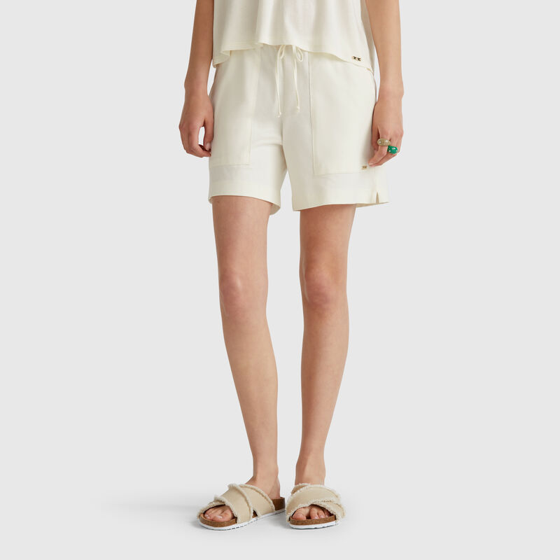 Shorts with drawstring